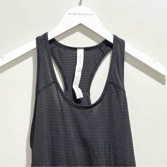 LULULEMON Women’s Black Gold Stripe 105 SINGLET Seriously Light Luon Size 4 - Picture 3 of 7